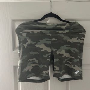 PINK camo biker shorts sz L